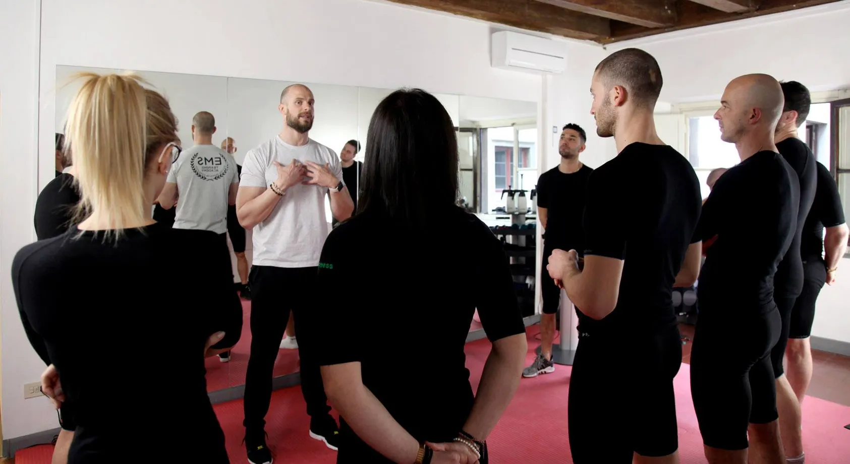 Formazione pratica di EMS Training Academy in palestra